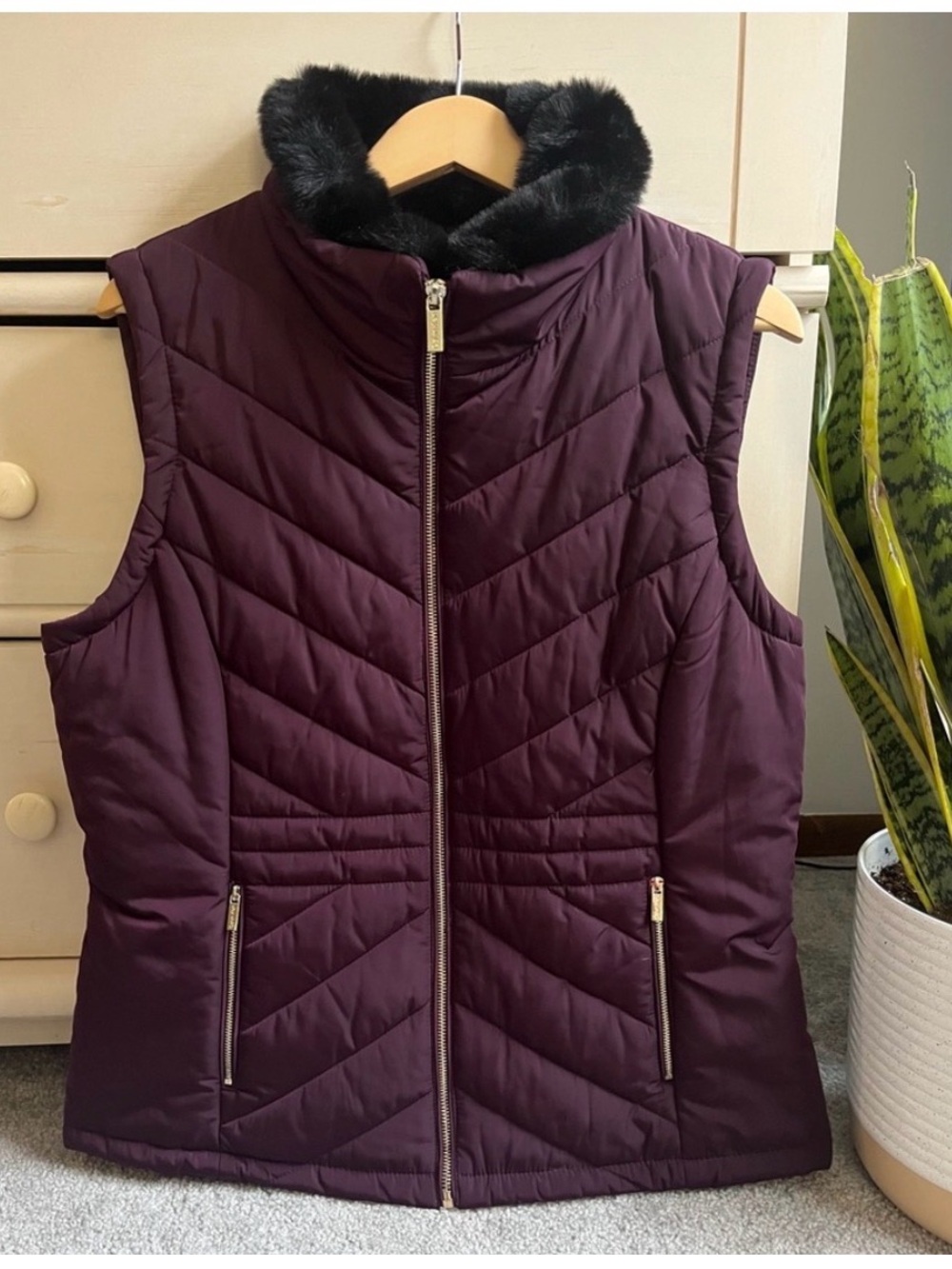 NWOT Calvin Klein Water Resistant Quilted Plum Vest Large